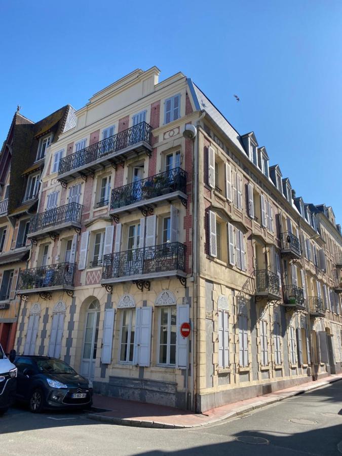 Le Petit Flaubert Apartment ทรูวิลล์-ซูร์-แมร์ ภายนอก รูปภาพ